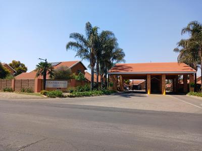 Townhouse For Rent in Bonaero Park, Kempton Park